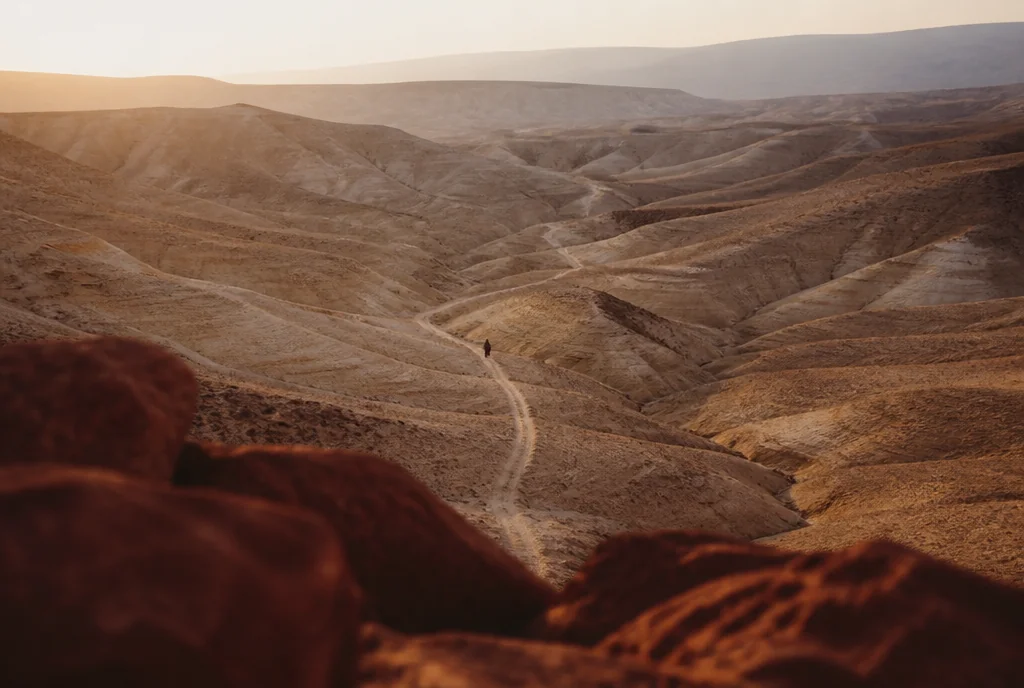 El desierto antes de la misión: un patrón que se repite
